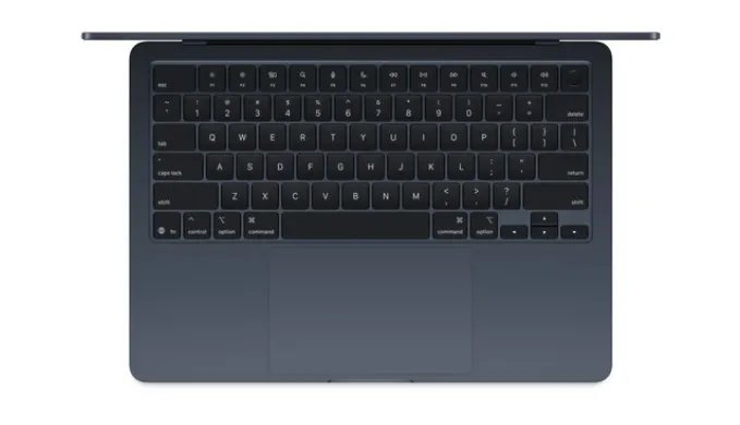 Apple 13″ MacBook Air (M4, Midnight)